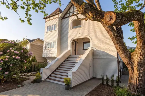 1 326 West 14th Street, North Vancouver For Sale - image 1