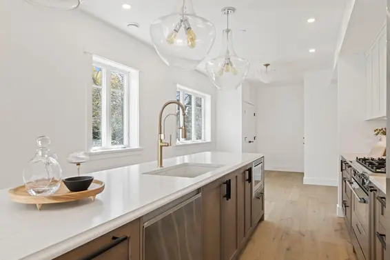 1 326 West 14th Street, North Vancouver For Sale - image 2