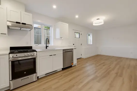 1 326 West 14th Street, North Vancouver For Sale - image 27