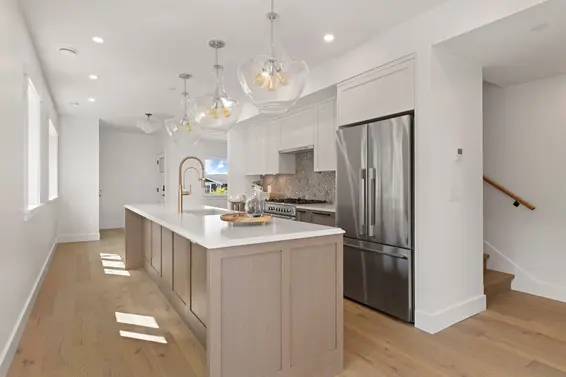 1 326 West 14th Street, North Vancouver For Sale - image 3