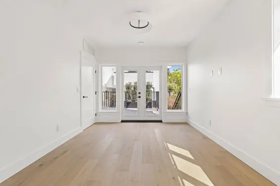 1 326 West 14th Street, North Vancouver For Sale - image 5