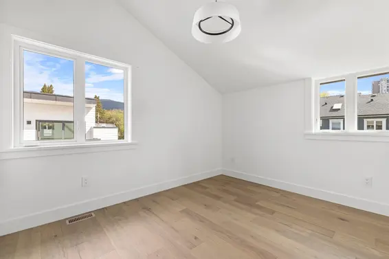 1 326 West 14th Street, North Vancouver For Sale - image 9