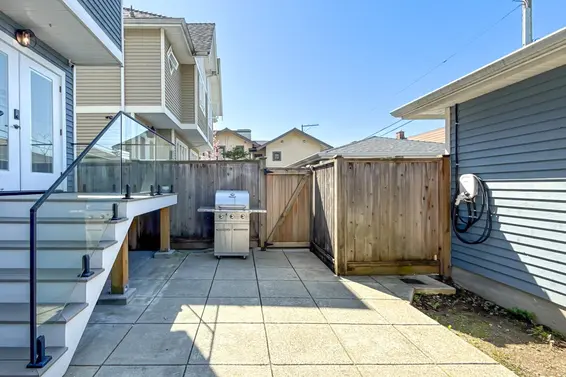 1823 Chesterfield Avenue, North Vancouver For Sale - image 30