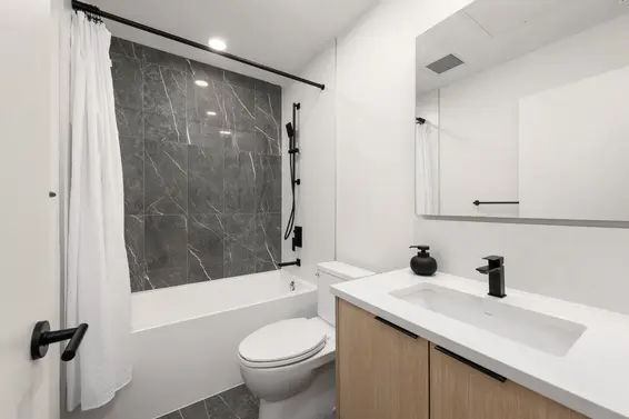 365 422 East 3rd Street, North Vancouver For Sale - image 16