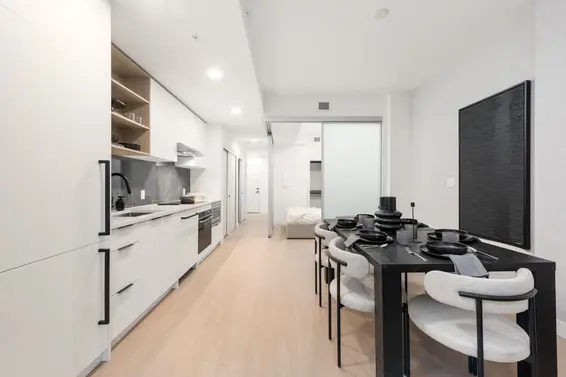 365 422 East 3rd Street, North Vancouver For Sale - image 2