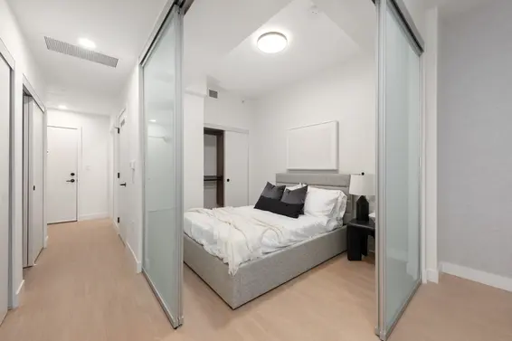 365 422 East 3rd Street, North Vancouver For Sale - image 4