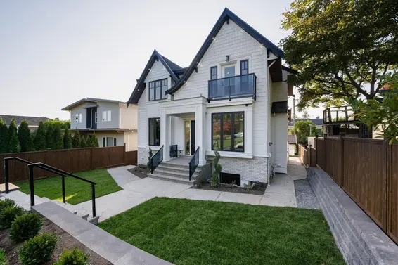 2341 Jones Avenue, North Vancouver For Sale - image 2