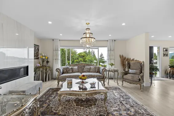 738 Sylvan Avenue, North Vancouver For Sale - image 3