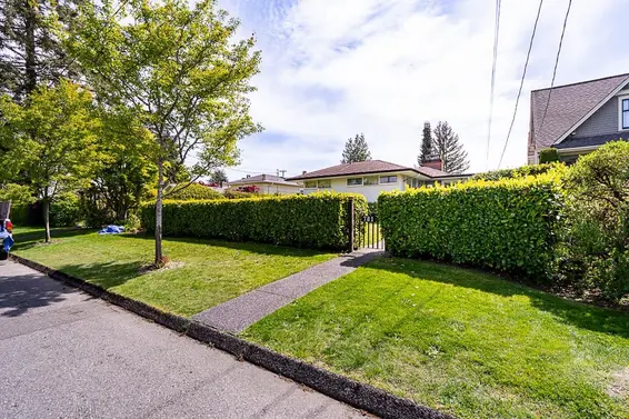 781 East 9th Street, North Vancouver For Sale - image 2