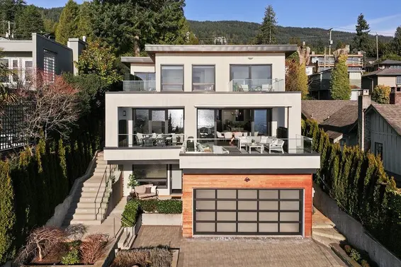 3373 Radcliffe Avenue, West Vancouver