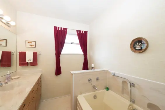 4302 Carolyn Drive, North Vancouver For Sale - image 21