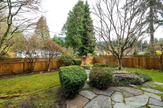 4302 Carolyn Drive, North Vancouver For Sale - image 32