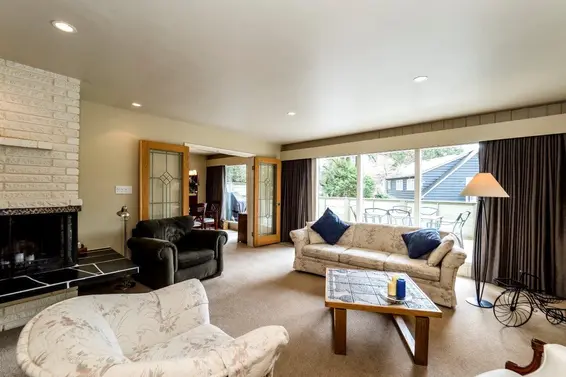 4302 Carolyn Drive, North Vancouver For Sale - image 4