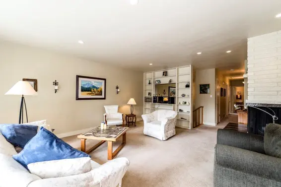 4302 Carolyn Drive, North Vancouver For Sale - image 5