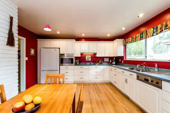 4302 Carolyn Drive, North Vancouver For Sale - image 6