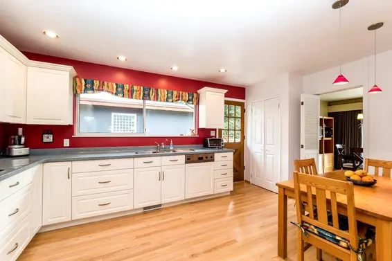 4302 Carolyn Drive, North Vancouver For Sale - image 8