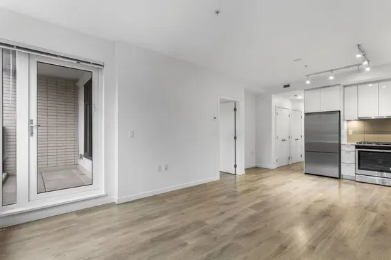 201 725 Marine Drive, North Vancouver For Sale - image 7