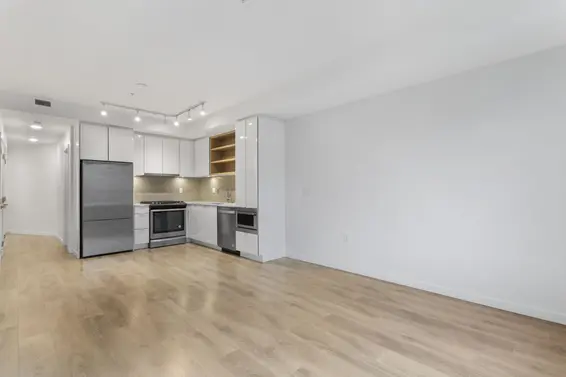 201 725 Marine Drive, North Vancouver For Sale - image 9