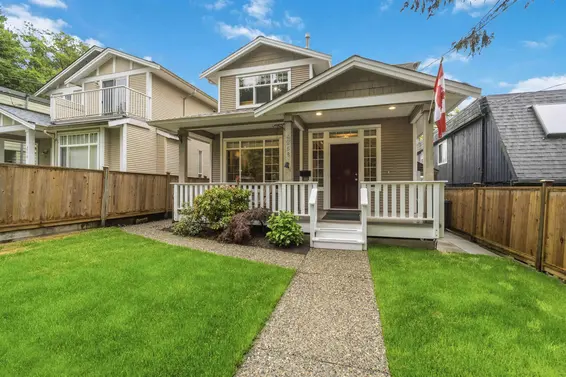 4268 Hoskins Road, North Vancouver