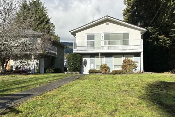 1096 Viney Road, North Vancouver