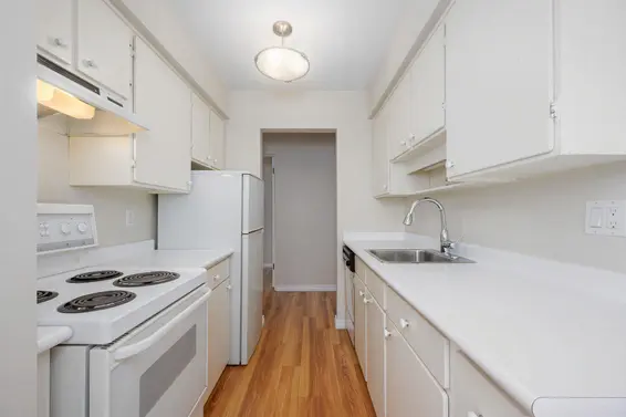 302 1345 Chesterfield Avenue, North Vancouver For Sale - image 13