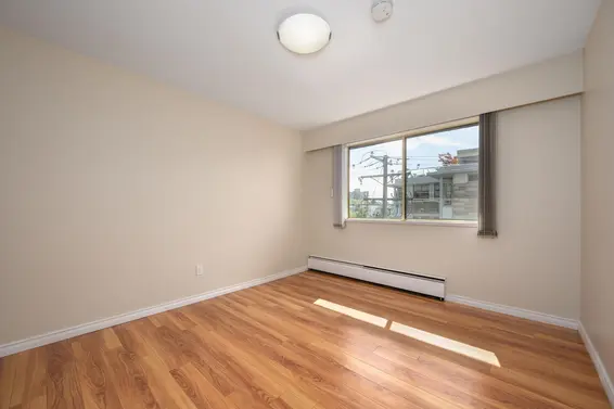 302 1345 Chesterfield Avenue, North Vancouver For Sale - image 17