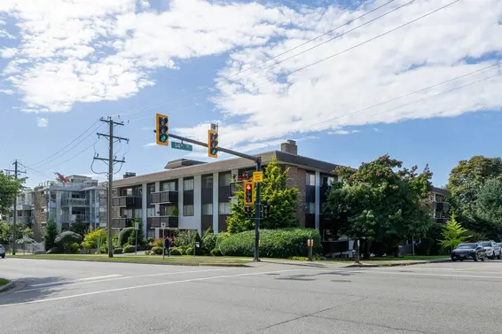 302 1345 Chesterfield Avenue, North Vancouver For Sale - image 27