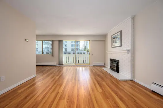 302 1345 Chesterfield Avenue, North Vancouver For Sale - image 3