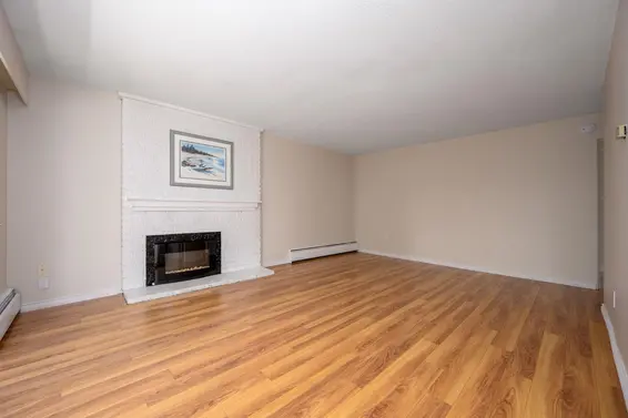 302 1345 Chesterfield Avenue, North Vancouver For Sale - image 5