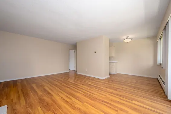 302 1345 Chesterfield Avenue, North Vancouver For Sale - image 6
