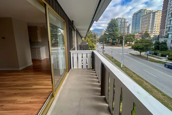 302 1345 Chesterfield Avenue, North Vancouver For Sale - image 8