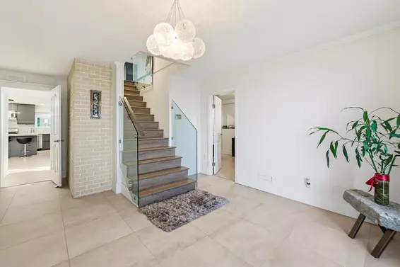212 West Balmoral Road, North Vancouver For Sale - image 6