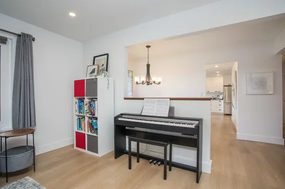 1671 Mountain Highway, North Vancouver For Sale - image 10