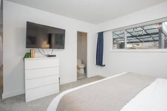 1671 Mountain Highway, North Vancouver For Sale - image 13