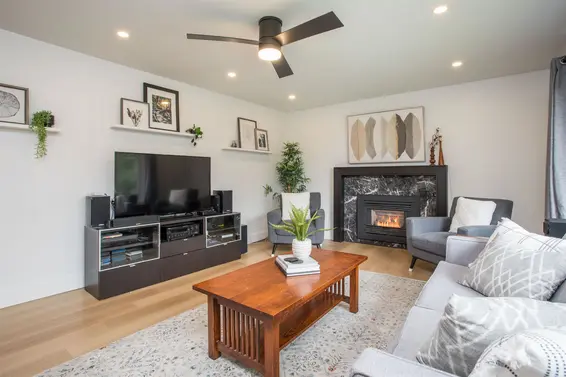 1671 Mountain Highway, North Vancouver For Sale - image 3