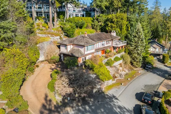 4815 Headland Close, West Vancouver For Sale - image 2