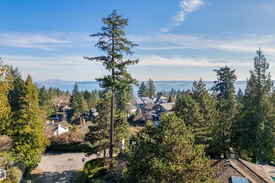 4815 Headland Close, West Vancouver For Sale - image 7