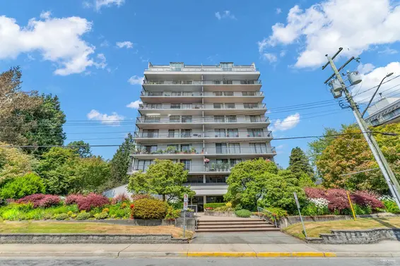 802 1745 Esquimalt Avenue, West Vancouver