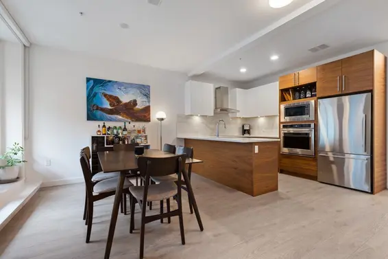 23 720 East 3rd Street, North Vancouver