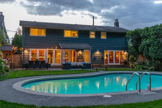2864 Bushnell Place, North Vancouver