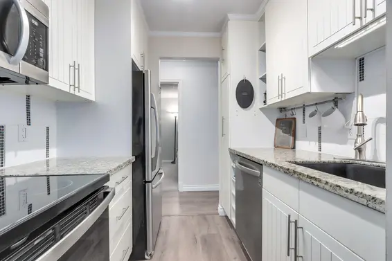 303 2004 Fullerton Avenue, North Vancouver For Sale - image 1