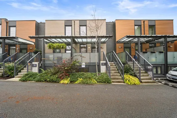 28 720 East 3rd Street, North Vancouver