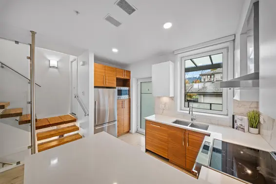 28 720 East 3rd Street, North Vancouver For Sale - image 11