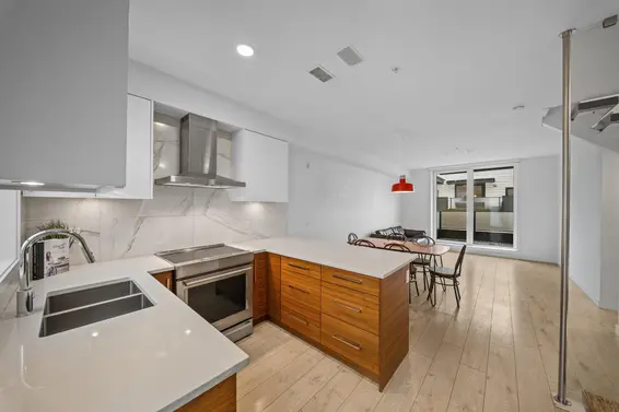 28 720 East 3rd Street, North Vancouver For Sale - image 2