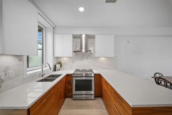 28 720 East 3rd Street, North Vancouver For Sale - image 3