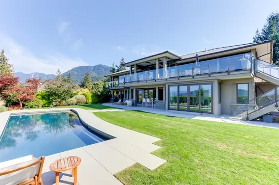 6229 Summit Avenue, West Vancouver