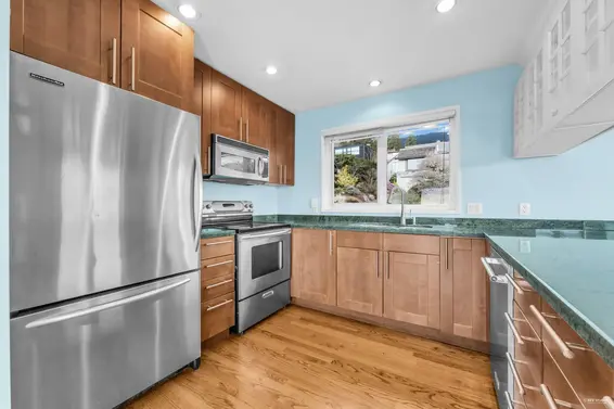 2558 Mathers Avenue, West Vancouver For Sale - image 18