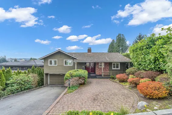 2558 Mathers Avenue, West Vancouver For Sale - image 2