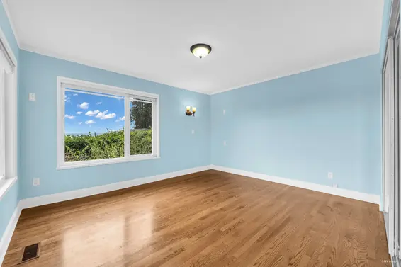 2558 Mathers Avenue, West Vancouver For Sale - image 23