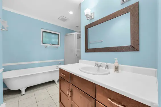 2558 Mathers Avenue, West Vancouver For Sale - image 25